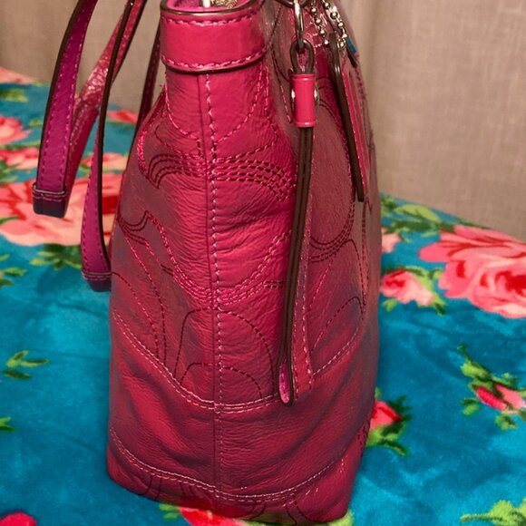 COACH Gallery Tote - Fuchsia Patent Leather - Picture 6 of 13